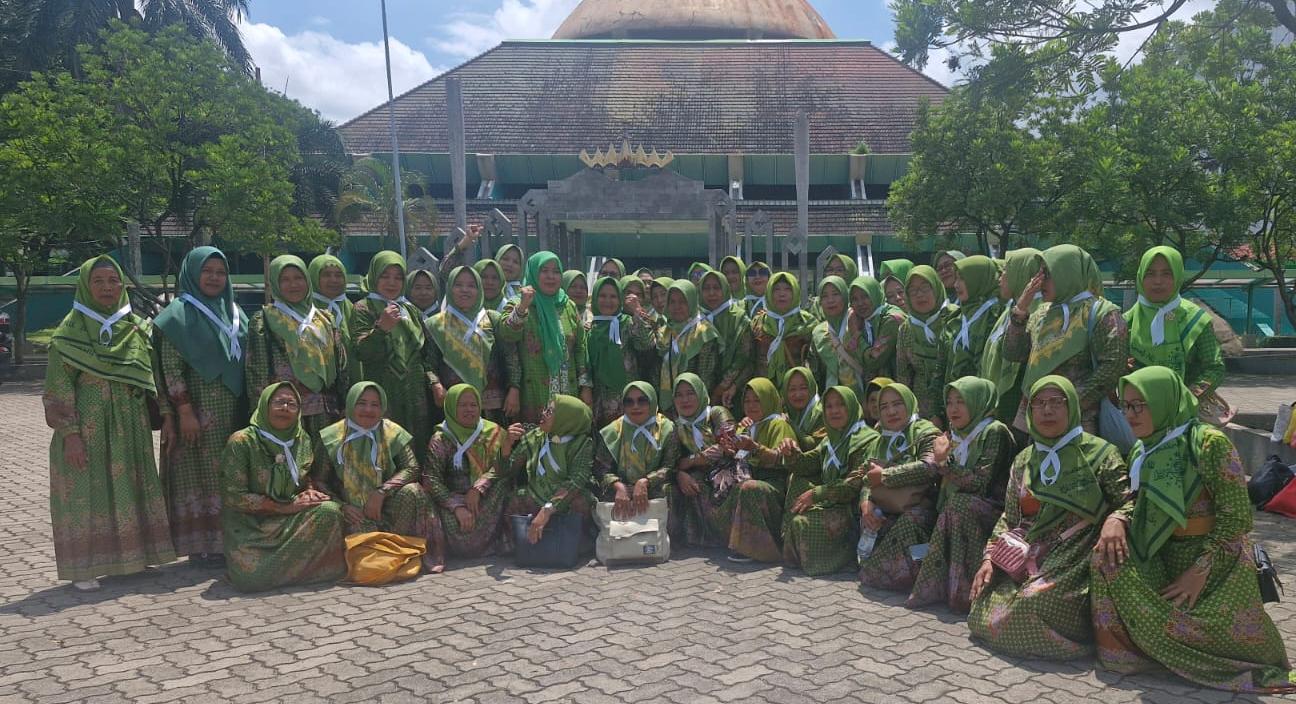 Antusias PAC Muslimat NU Trimurjo Berangkatkan 100 Peserta ke Harlah ke-80 di GSG UNILA 